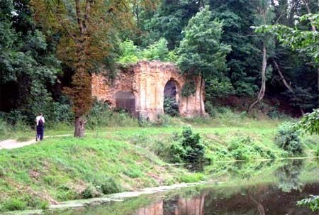 Entrance gate to the castle of Sapegi-Pototskie in Vysokoe Park